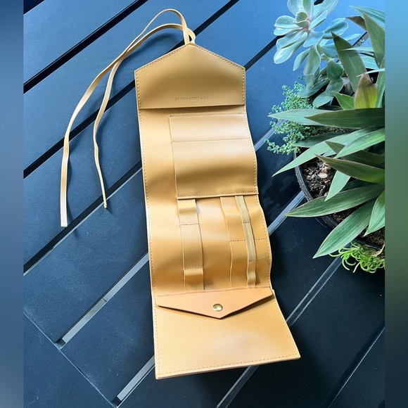 Glass Ladder & Co Handbags - Glassladder The KatherineTech Organizer Roll vegan leather NWOT